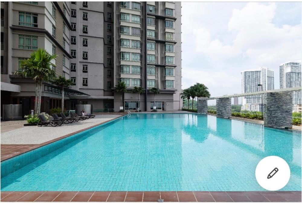 Shaftsbury Residence Cyberjaya With A Pool & Free Parking المظهر الخارجي الصورة